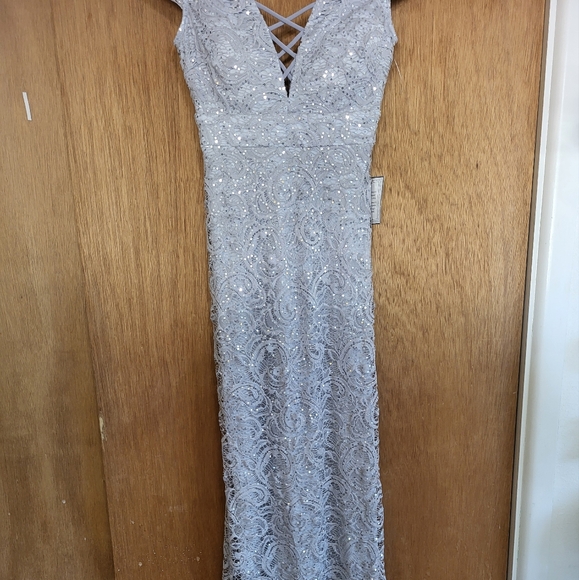 B. Darlin silver sequined v cut front, low cut back, prom/gown. Size 3/4 - Picture 4 of 16